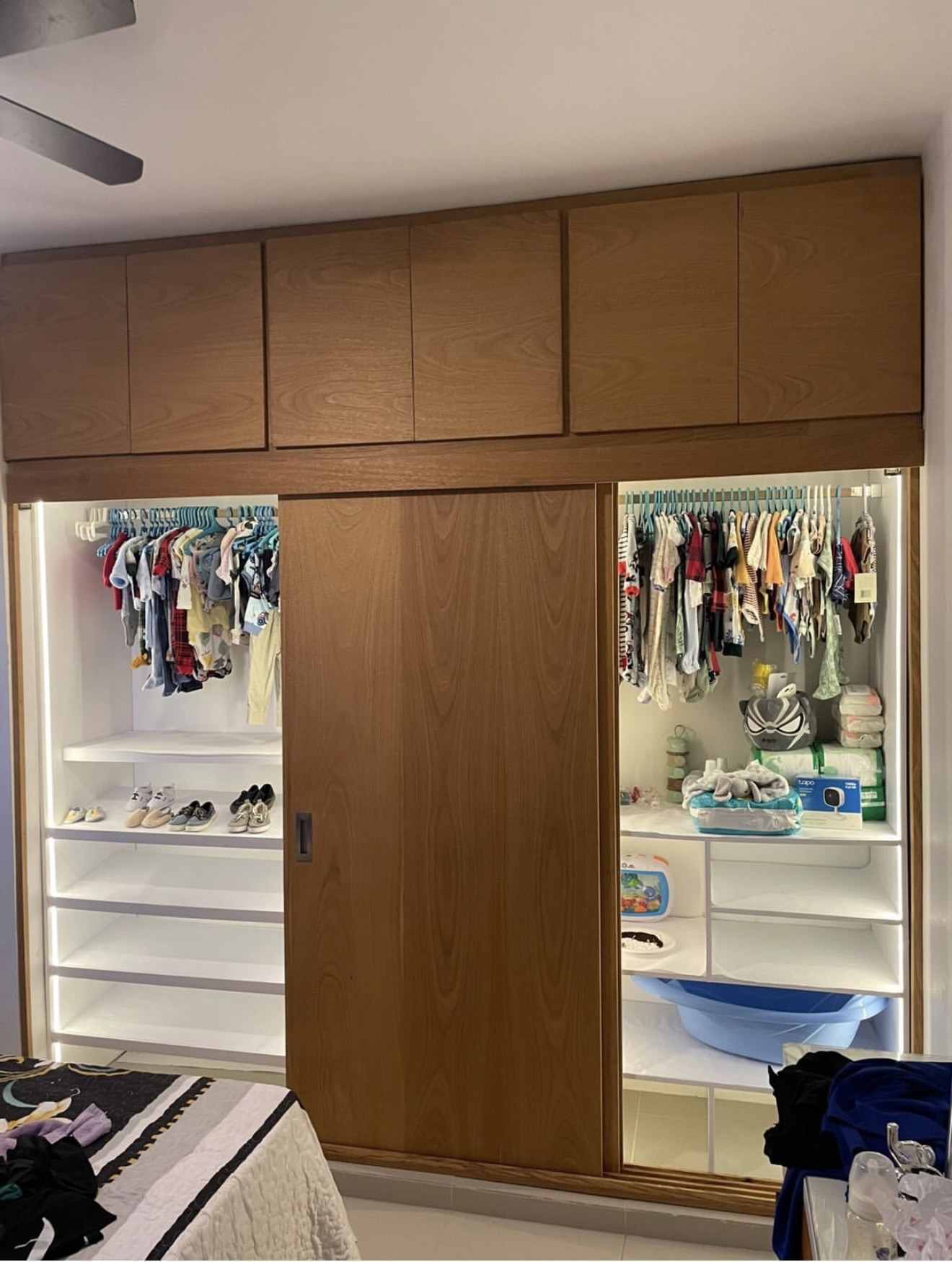 Trabajo de Clóset en Roble Brasileño 