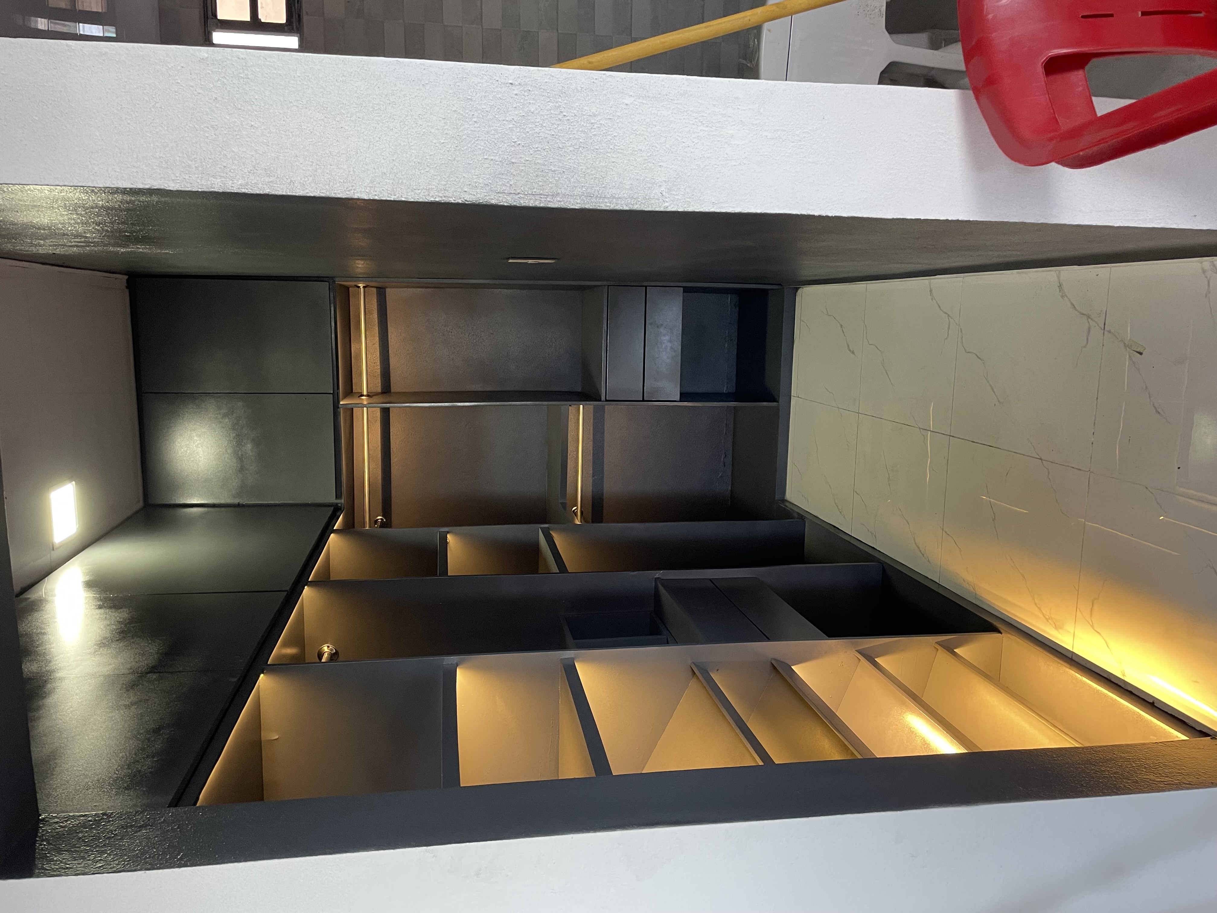 Clóset estilo vestidor con gavetas y luces moderno 