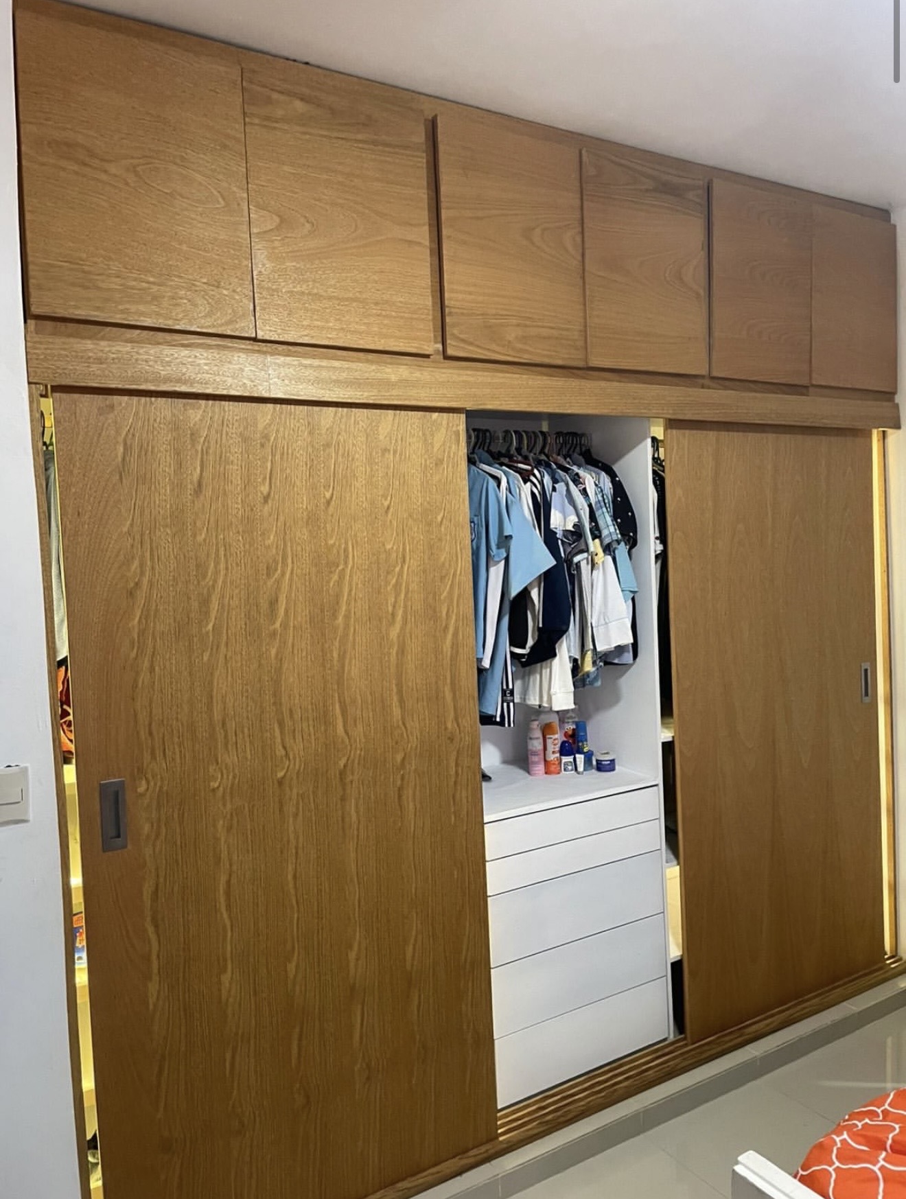 Trabajo de Clóset en Roble Brasileño 