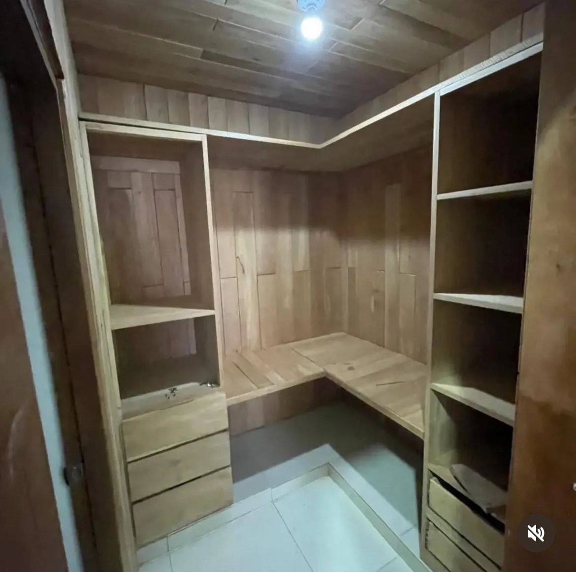 Trabajo de Clóset en color Natural 